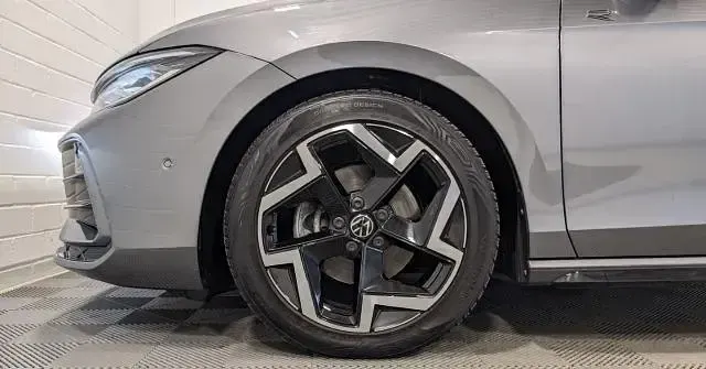 Gebraucht VW Passat R-line 150 PS (110 kW) 2025 Grau metallic Kombi