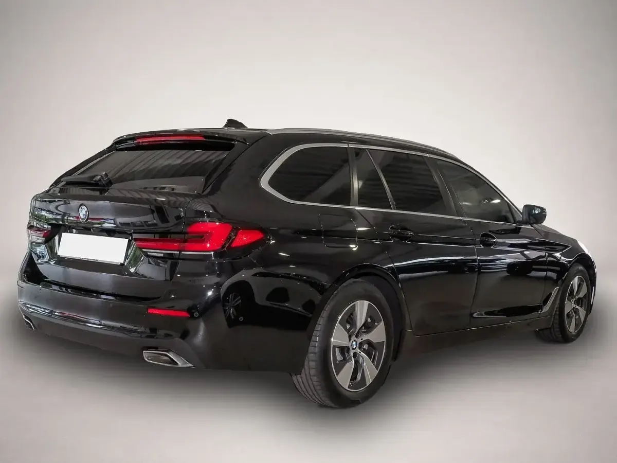 Gebraucht BMW 520 190 PS (139 kW) 2023 Schwarz Limousine