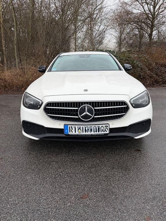 Gebraucht Mercedes E200 Night 197 PS (144 kW) 2022 Weiß Kombi