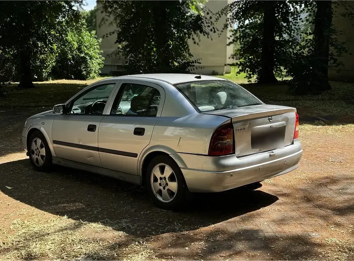 Gebraucht Opel Astra 125 PS (91 kW) 2002 Silber Limousine