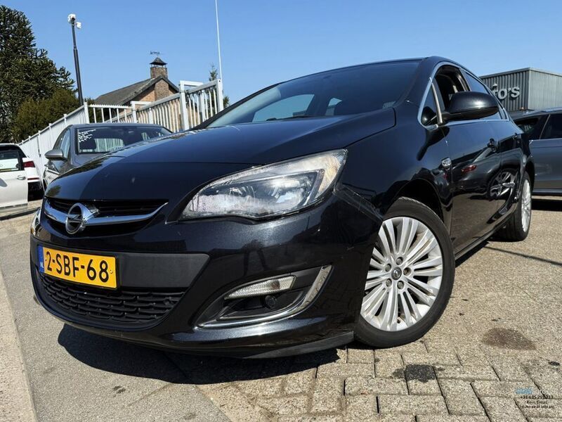 Schwarz Gebraucht 2013 Opel Astra Design Edition Limousine | 2.999 € (Superpreis) - Bild 1/4