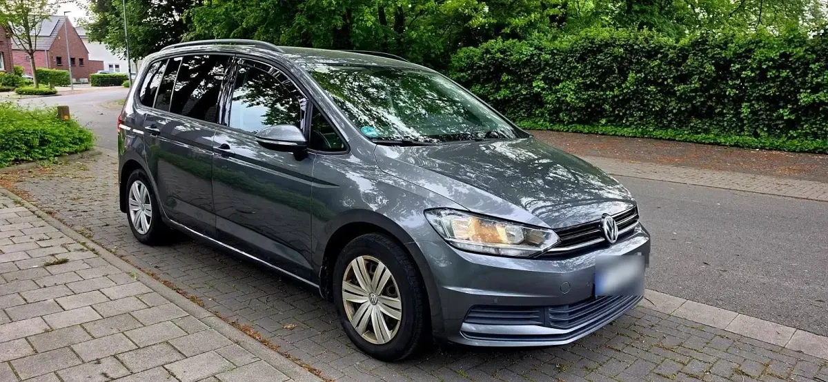 Gebraucht VW Touran 116 PS (85 kW) 2017 Grau Van / Kleinbus