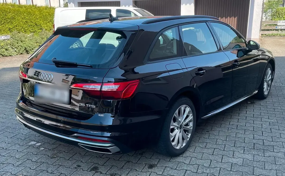 Gebraucht Audi A4 Advanced Plus 150 PS (110 kW) 2023 Schwarz Kombi