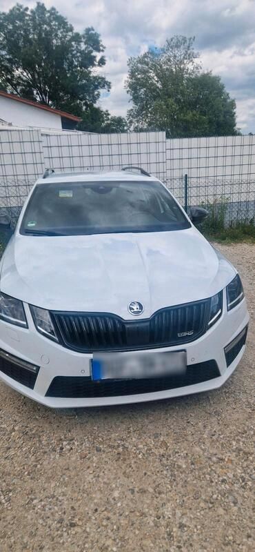 Weiß Gebraucht 2020 Skoda Octavia RS Kombi | 21.500 € (Superpreis) - Bild 1/4