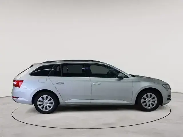 Gebraucht Skoda Superb Active 150 PS (110 kW) 2022 Silber Kombi