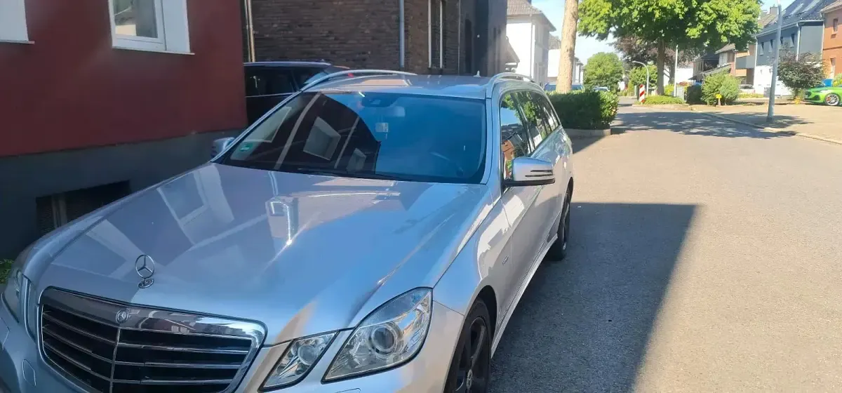 Gebraucht Mercedes E200 136 PS (100 kW) 2010 Silber Limousine