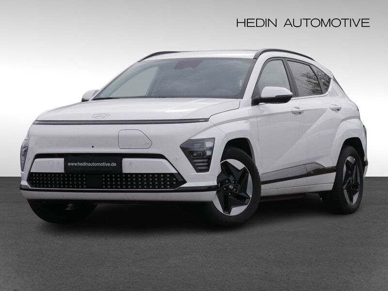 Serenity white / mic Gebraucht 2023 Hyundai Kona Prime SUV | 32.490 € (Superpreis) - Bild 1/4