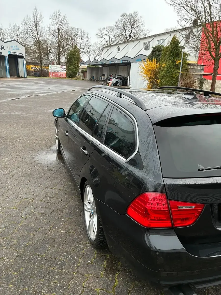 Gebraucht BMW 330 330 PS (242 kW) 2009 Schwarz Kombi