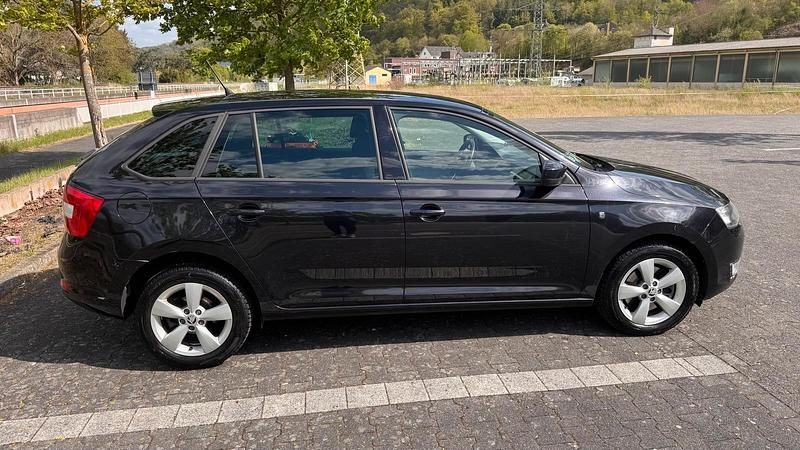 Gebraucht Skoda Rapid 90 PS (66 kW) 2014 Schwarz Kleinwagen