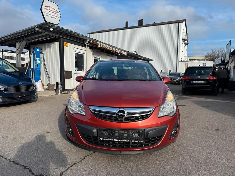 Gebraucht Opel Corsa 101 PS (74 kW) 2012 Henna rot p2 / curry red (m2) Kleinwagen