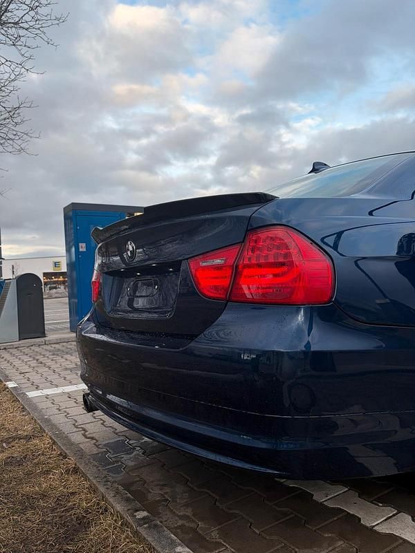 Gebraucht BMW 325 218 PS (160 kW) 2010 Blau Limousine