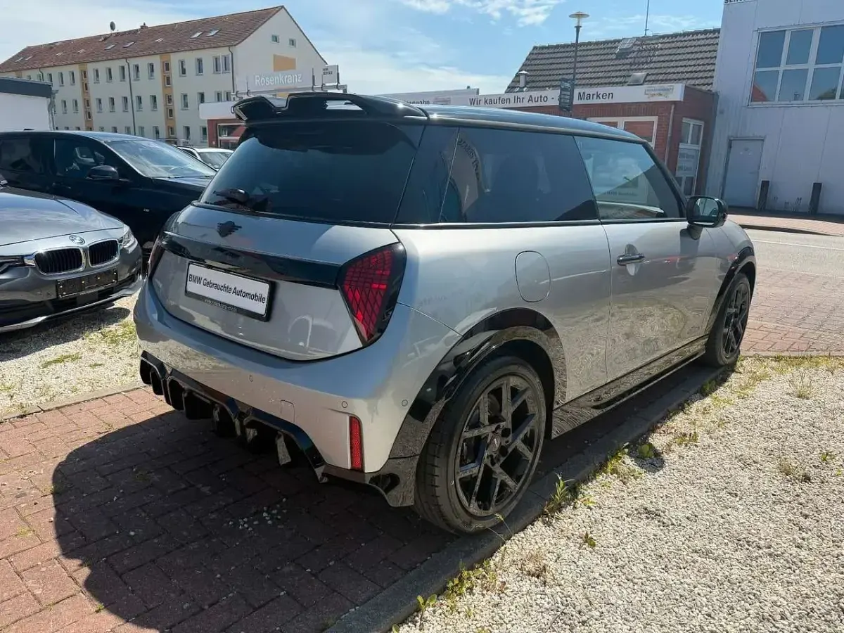 Gebraucht Mini John Cooper Works 156 PS (114 kW) 2024 Melting silver iii Kleinwagen
