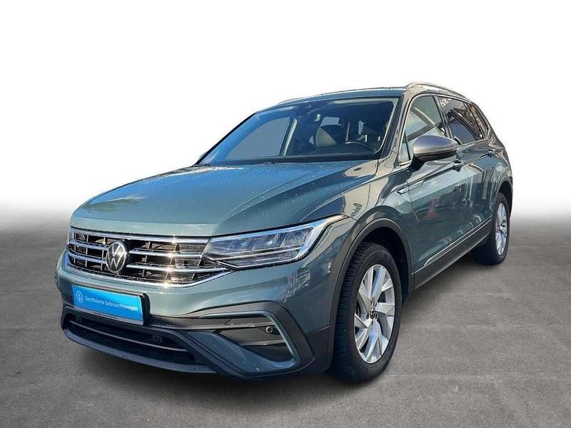 Gebraucht VW Tiguan Allspace Life 190 PS (139 kW) 2022 Petroleum blue metallic/petrol SUV