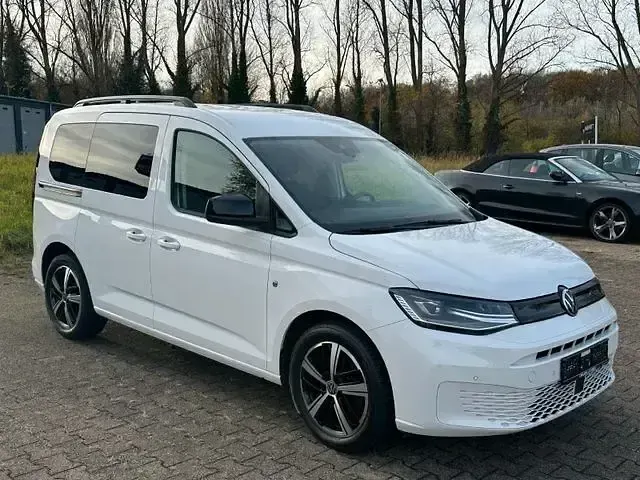 Używany VW Caddy Life 122 KM (89 kW) 2023 Biały Minivan