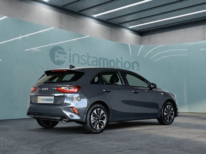 Neu Kia Ceed 140 PS (102 kW) 2025 Grau Kleinwagen