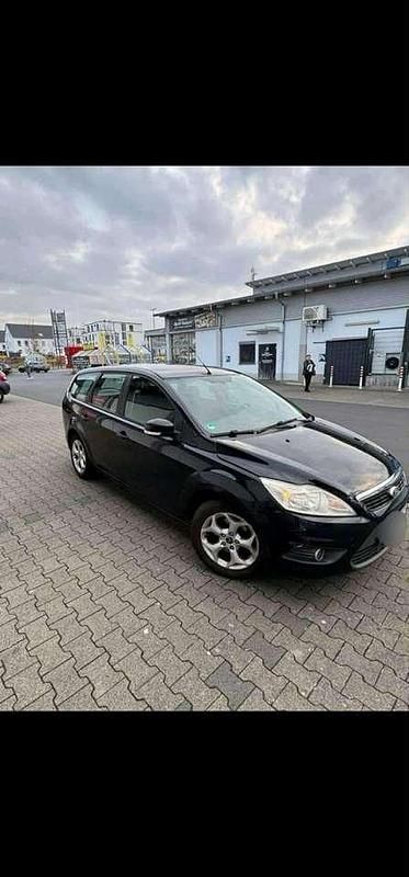 Schwarz Gebraucht 2009 Ford Focus Kombi | 2.250 € - Bild 1/4
