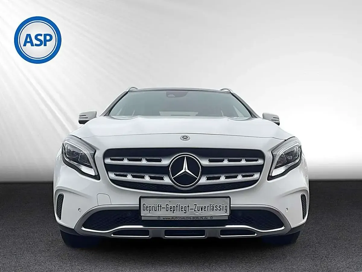 Gebraucht Mercedes GLA180 Urban 122 PS (89 kW) 2020 Weiß SUV