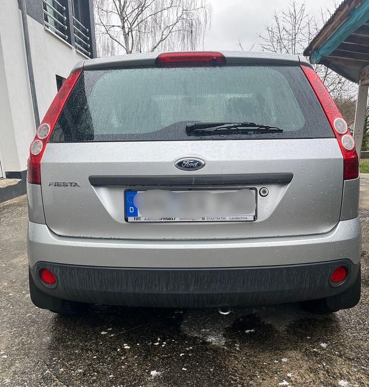 Gebraucht Ford Fiesta Trend 80 PS (58 kW) 2006 Silber Kleinwagen