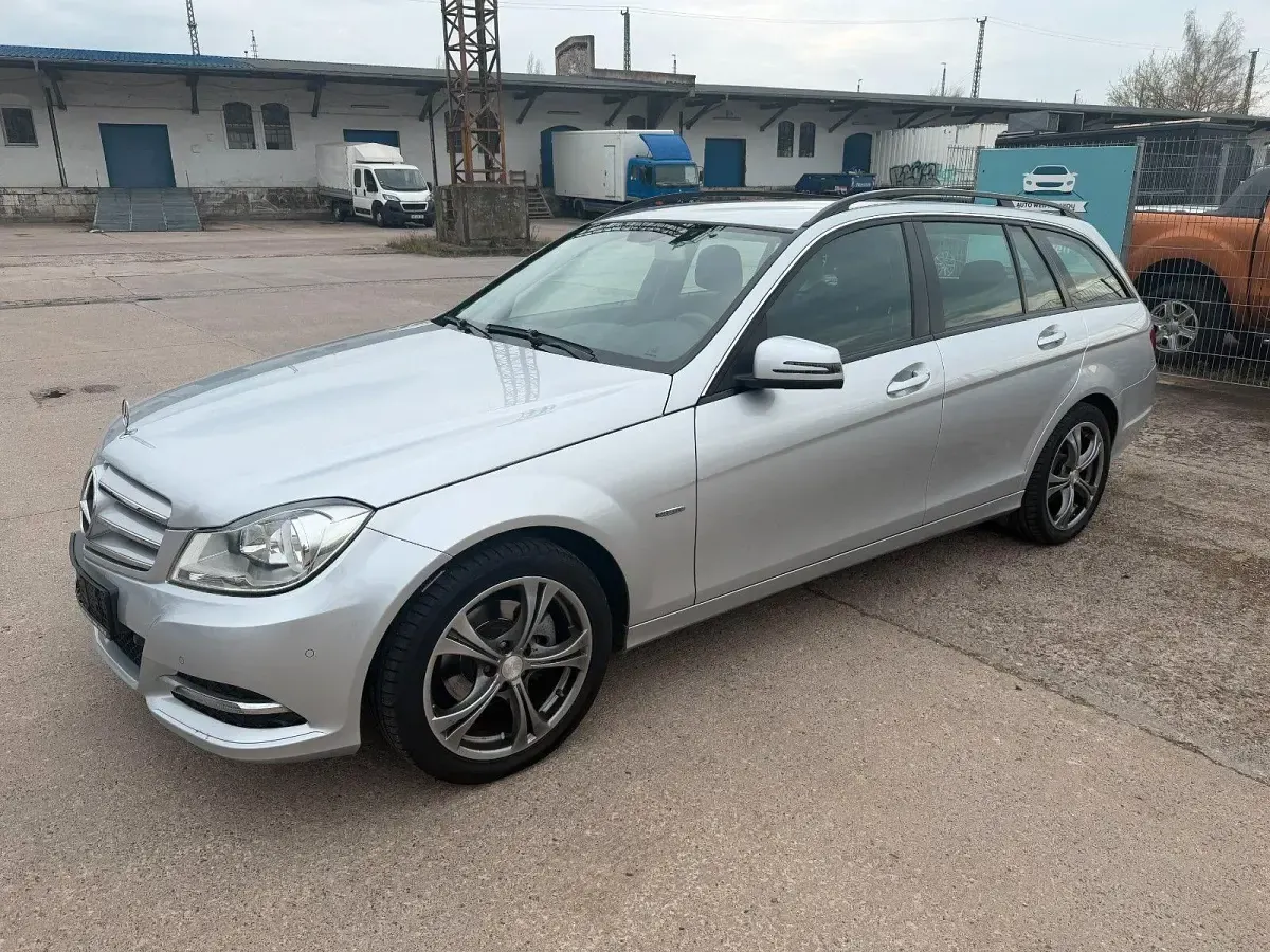 Gebraucht Mercedes C180 156 PS (114 kW) 2011 Silber Kombi
