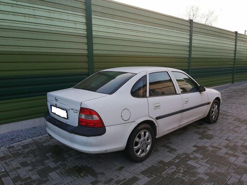 Gebraucht Opel Vectra 101 PS (74 kW) 1996 Weiß Limousine