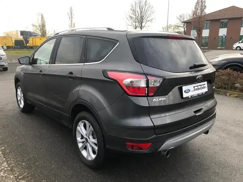 Gebraucht Ford Kuga Titanium 150 PS (110 kW) 2017 Grau SUV