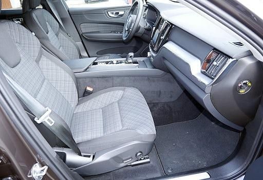 Gebraucht Volvo XC60 Core 197 PS (144 kW) 2023 Grau SUV