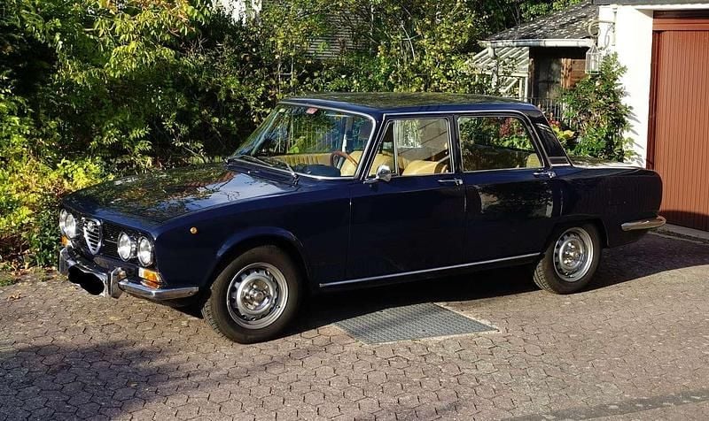 Blau Gebraucht 1972 Alfa Romeo 2000 Limousine | 25.900 € - Bild 1/4