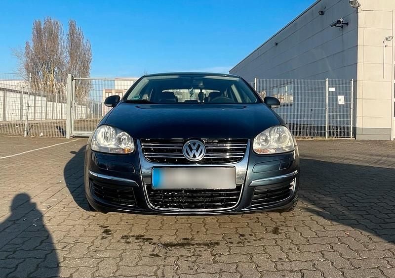 Gebraucht VW Jetta 105 PS (77 kW) 2006 Blau Limousine