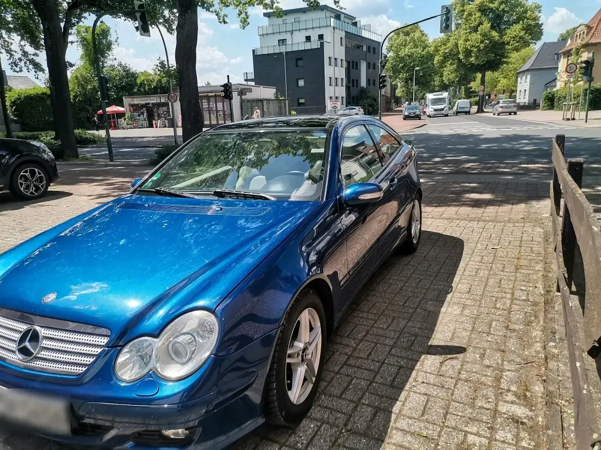 Gebraucht Mercedes C220 AMG 150 PS (110 kW) 2006 Blau Coupé