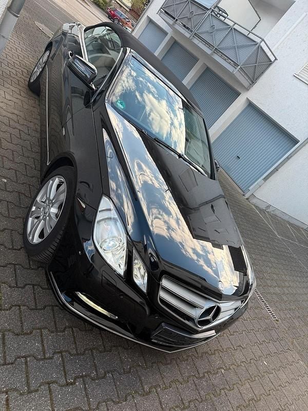 Gebraucht Mercedes E200 184 PS (135 kW) 2011 Schwarz Cabrio