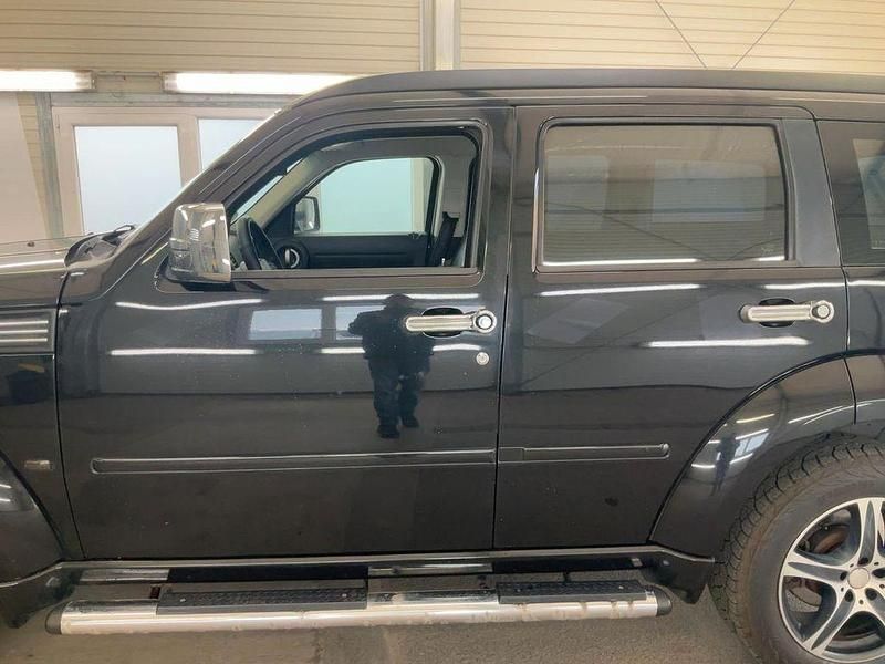 Second-hand Dodge Nitro 260 CP (191 kW) 2008 Negru SUV