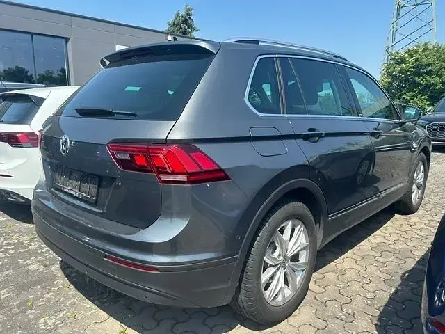 Gebraucht VW Tiguan IQ Drive 150 PS (110 kW) 2020 Grau SUV