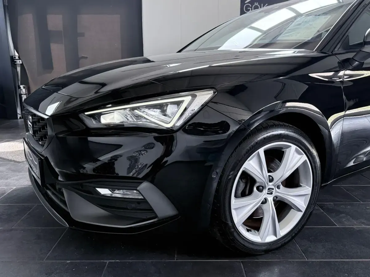 Używany Seat Leon FR 150 KM (110 kW) 2023 Czarny Kombi