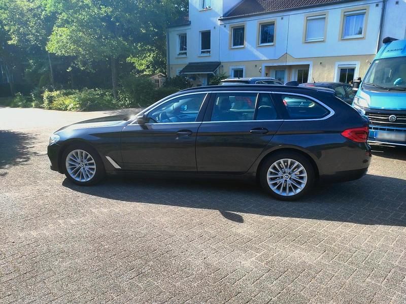 Gebraucht BMW 520 Luxury Line 190 PS (139 kW) 2019 Grau Kombi