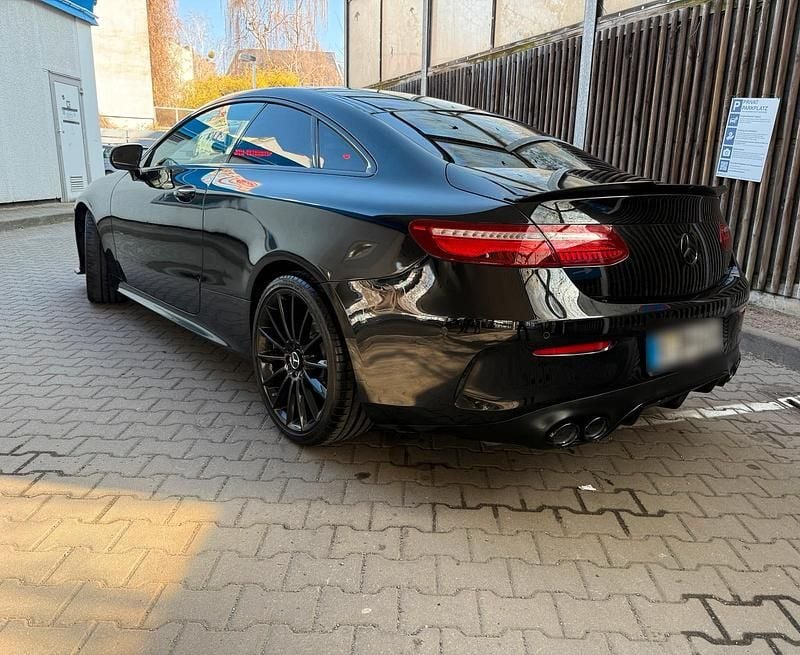 Gebraucht Mercedes E220 AMG line 195 PS (143 kW) 2018 Schwarz Coupé