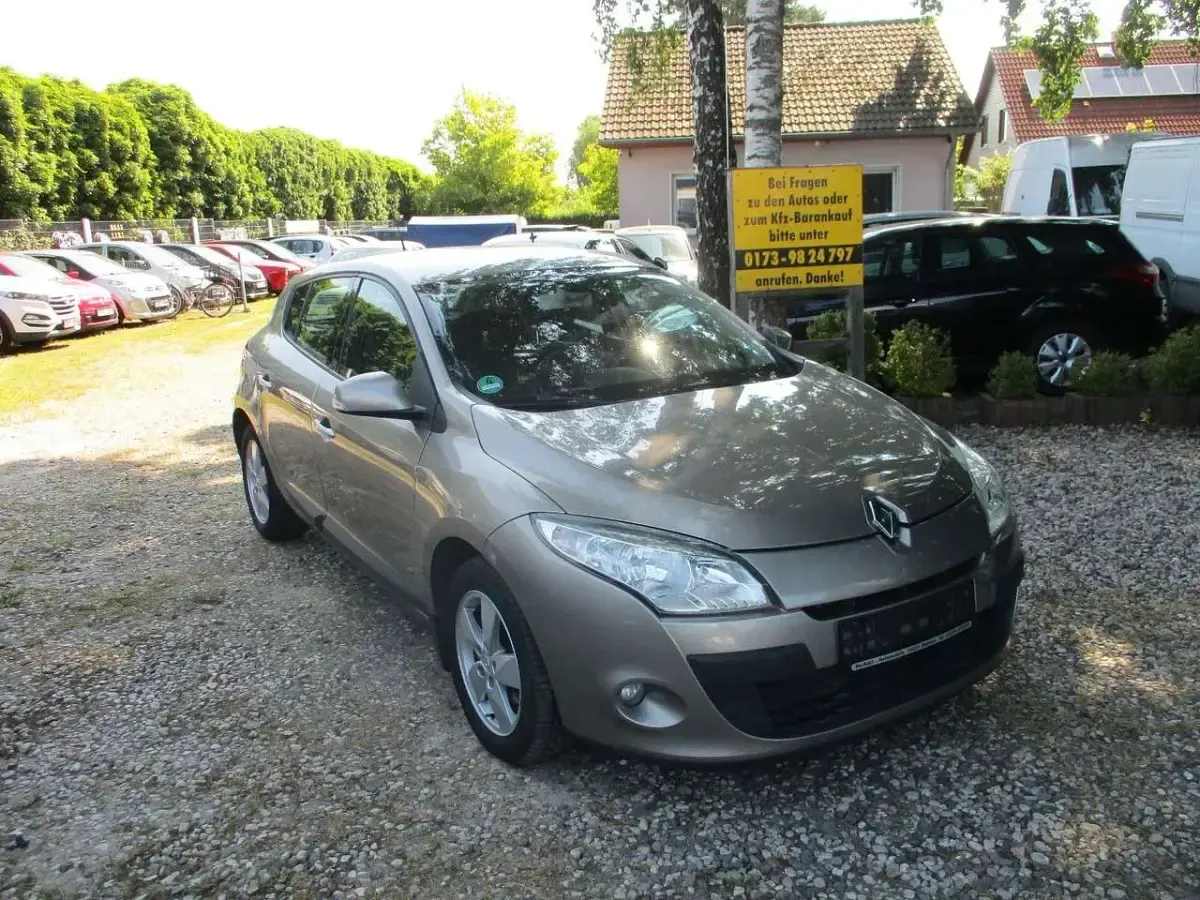 Gebraucht Renault Mégane Dynamique 131 PS (96 kW) 2012 Stone Limousine