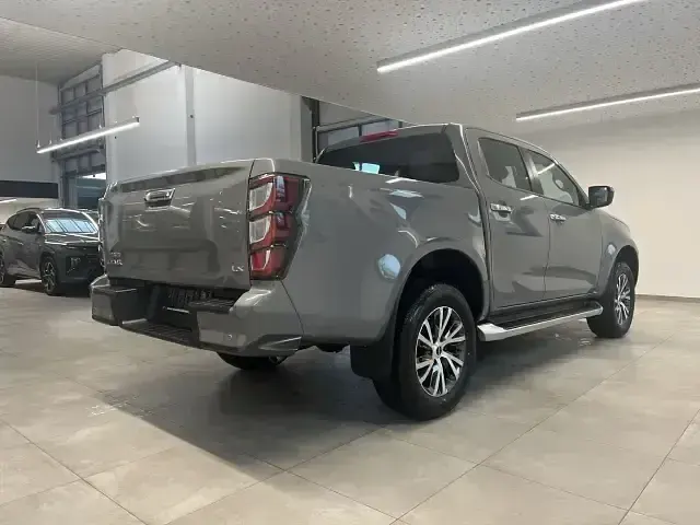 Neu Isuzu D-Max 163 PS (119 kW) 2025 Schwarz Pickup