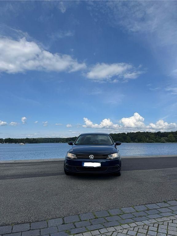 Blau Gebraucht 2012 VW Jetta Trendline Limousine | 5.700 € (Fairer Preis) - Bild 1/4