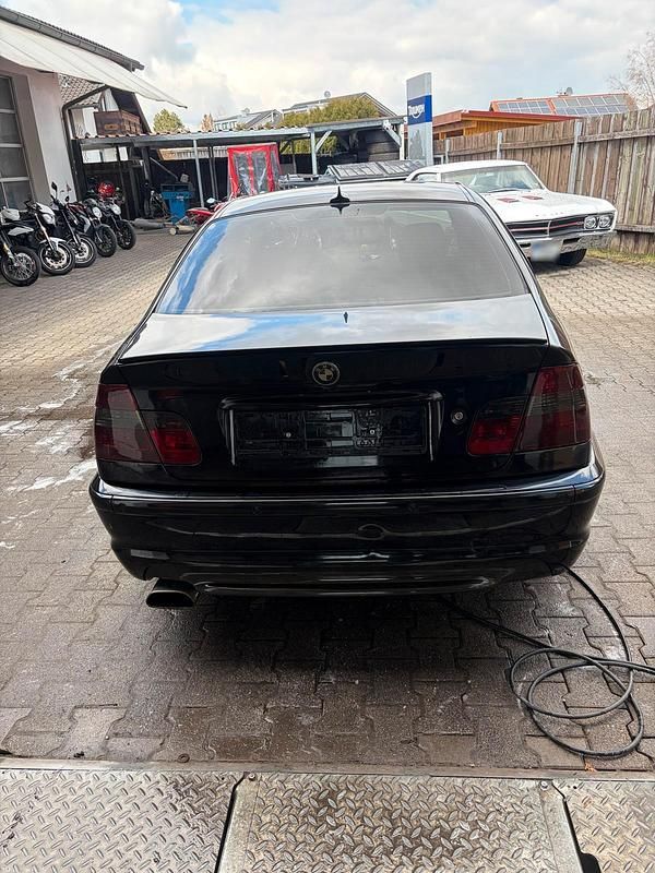Gebraucht BMW 318 116 PS (85 kW) 2004 Schwarz Kombi