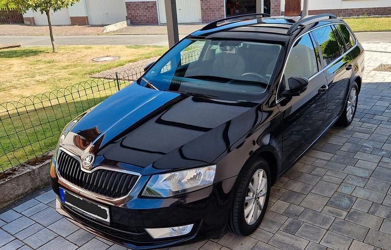 Schwarz Gebraucht 2016 Skoda Octavia Style Kombi | 7.500 € (Superpreis) - Bild 1/4