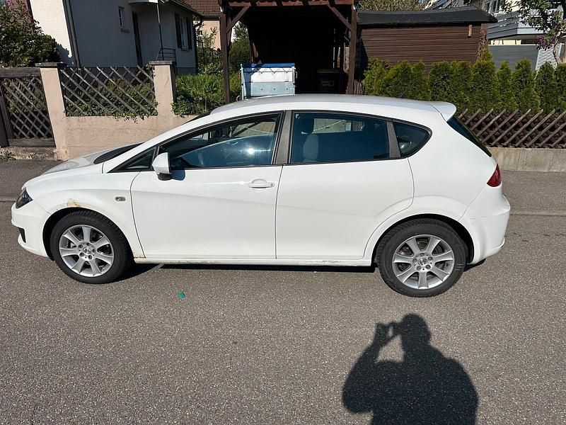 Usata Seat Leon 105 CV (77 kW) 2010 Bianco Utilitaria