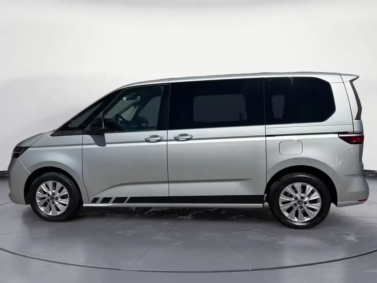 Second-hand VW Multivan 218 CP (160 kW) 2022 Argintiu Monovolum