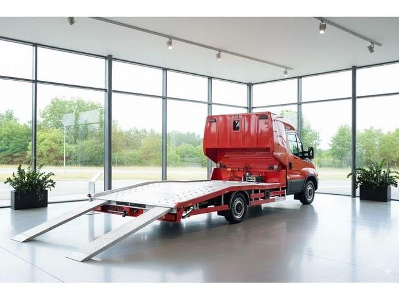 Gebraucht Iveco Daily 175 PS (128 kW) 2024 Rot Van