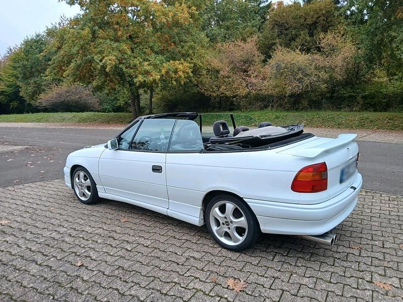 Gebraucht Opel Astra Cabriolet 75 PS (55 kW) 1994 Weiß Cabrio