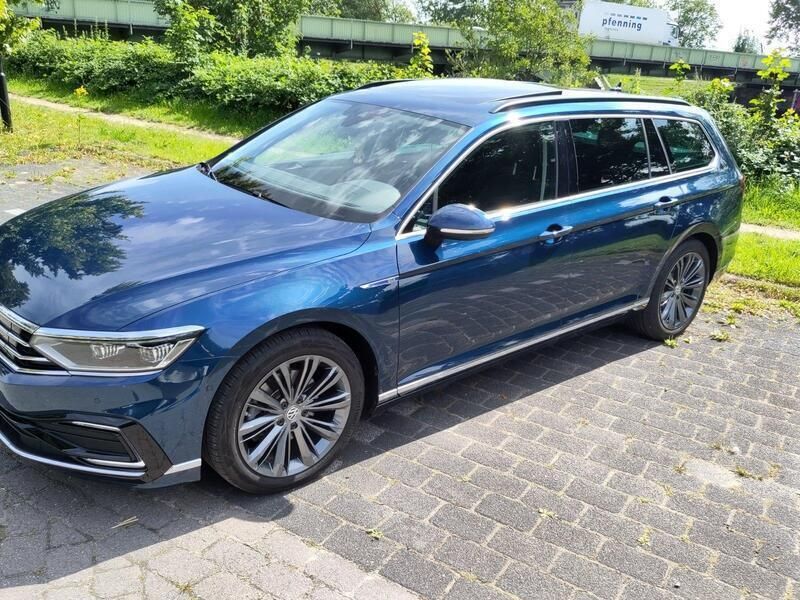 Blau Gebraucht 2020 VW Passat GTE Kombi | 26.000 € (Etwas zu teuer) - Bild 1/4
