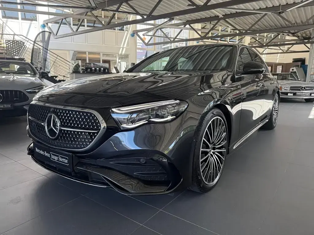 Gebraucht Mercedes E220 Premium 197 PS (144 kW) 2023 Graphitgrau metallic Limousine