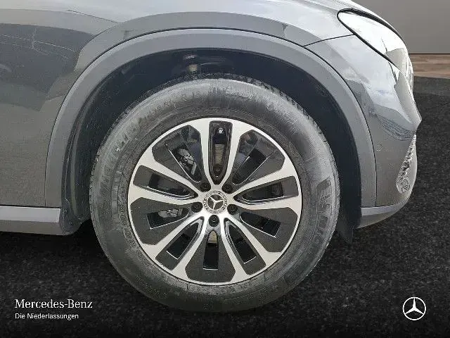 Gebraucht Mercedes GLC200 Avantgarde 204 PS (150 kW) 2025 Grau SUV