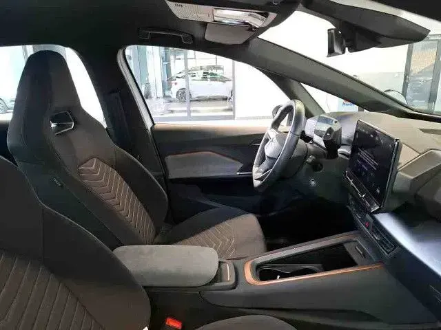 Gebraucht Cupra Born 150 kW (204 PS) 2023 Eisweiß Kleinwagen