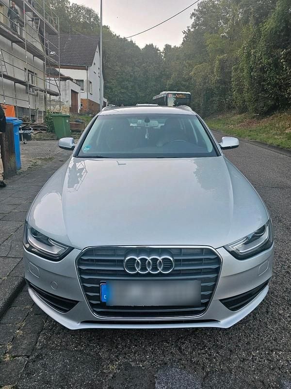 Silber Gebraucht 2012 Audi A4 Kombi | 9.500 € (Etwas zu teuer) - Bild 1/4