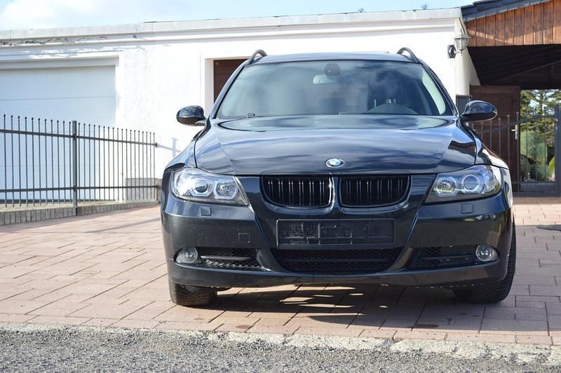 Gebraucht BMW 320 163 PS (119 kW) 2007 Schwarz Kombi